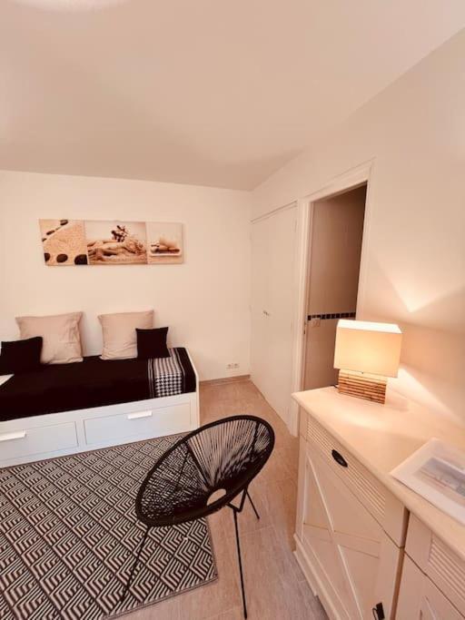 Studio Jardin Privatif 300M De La Plage Сен Максим Екстериор снимка